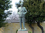 大沢梅次郎像
